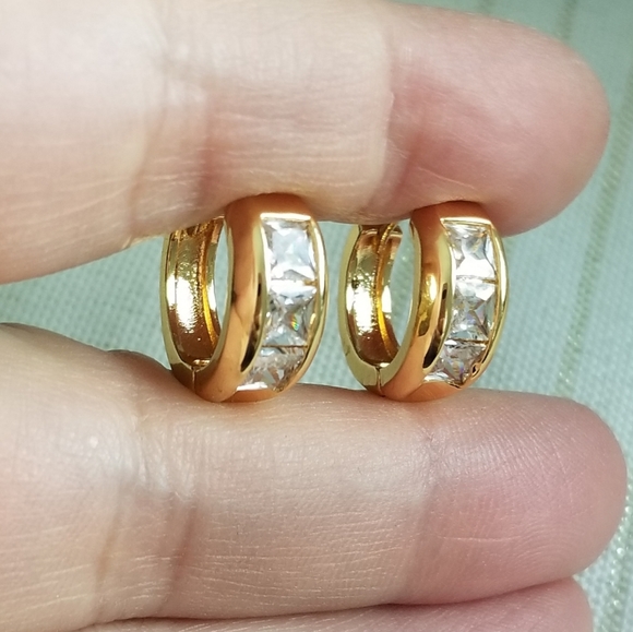 New 18K Gold Plated Diamond Hoop Earrings for Women - Picture 8 of 8